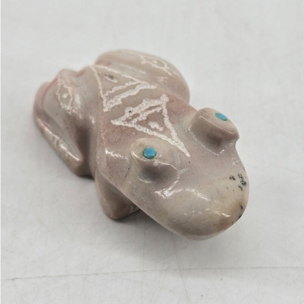 Mini Carved Stone Zuni Fetish Frog Toad Etched Turquoise Eyes By Adrian Cachini - Picture 2 of 12